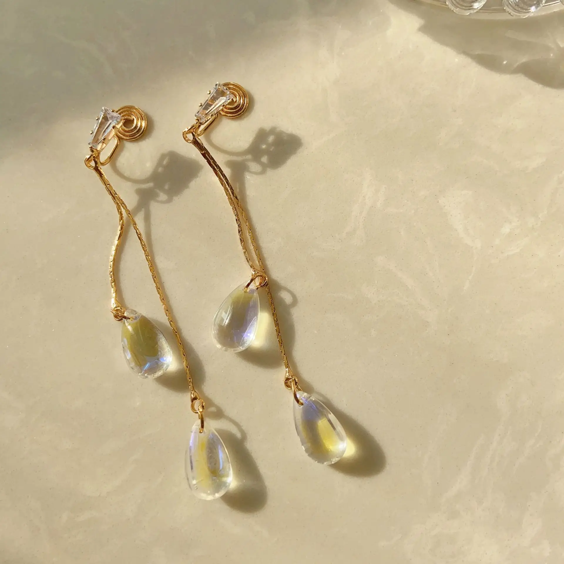 まばゆいばかりのウォータードロップイヤークリップ、結婚式、古 - Tippet Line のレビューと価格